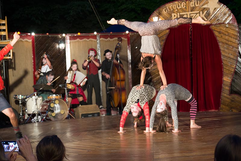 przedstawienie teatru ulicznego - sztuka Ulicy - Warszawa