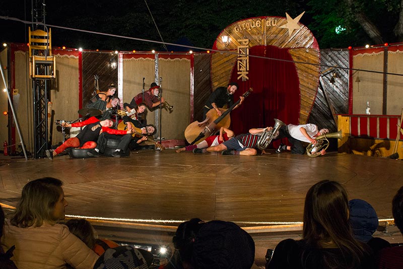 przedstawienie teatru ulicznego - sztuka Ulicy - Warszawa
