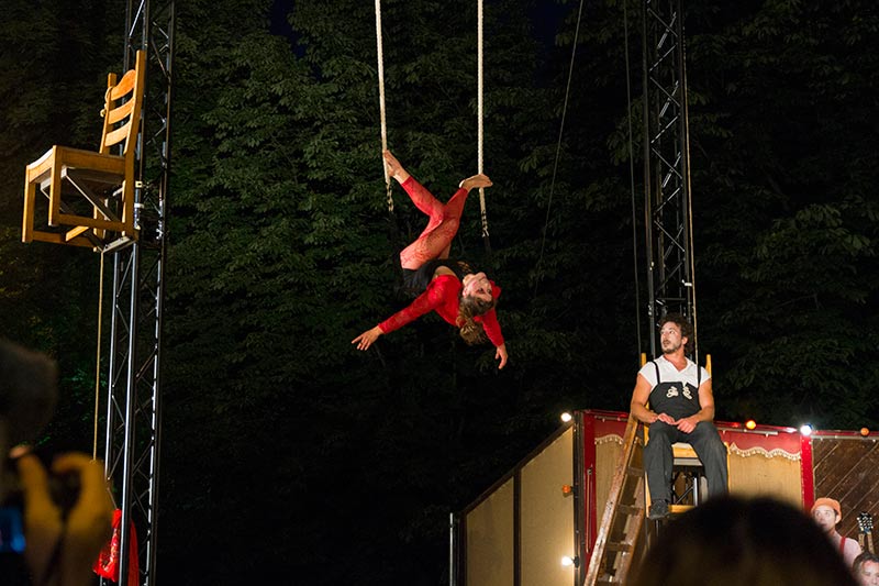przedstawienie teatru ulicznego - sztuka Ulicy - Warszawa