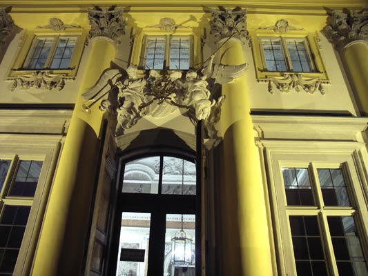 patrząc w góre Warszawa