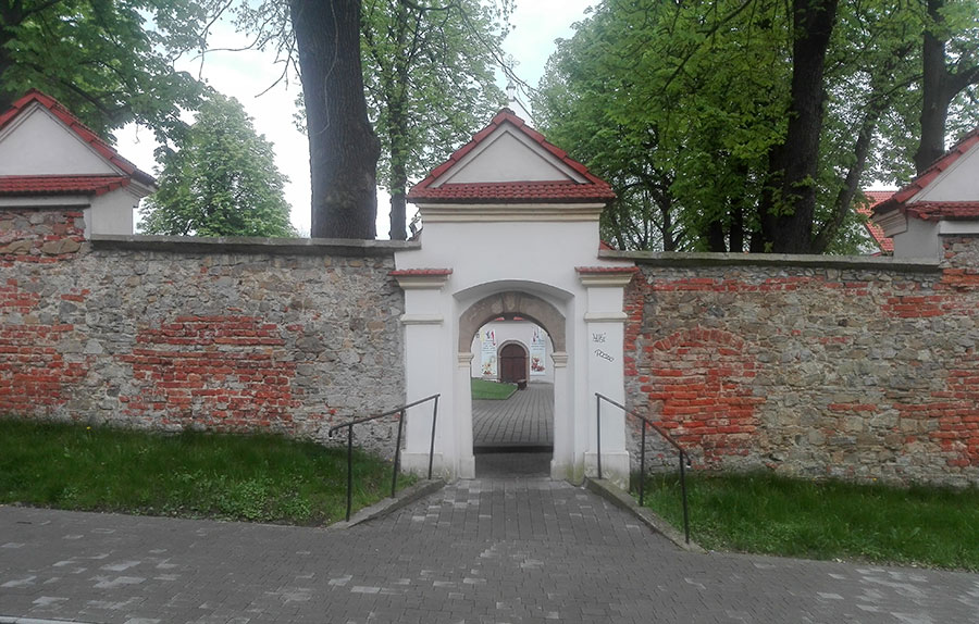 wejscie do kościoła Franciszkanów w Wieliczce