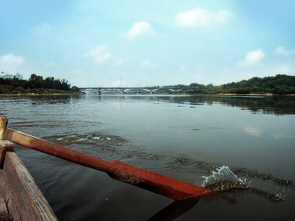 Łódź wiosłowa na Wisle w Warszawie