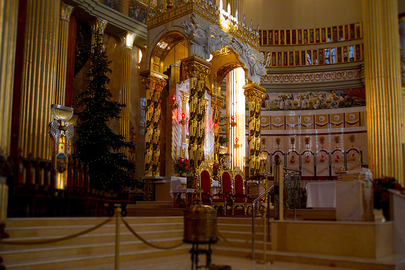 ołtarz w licheńskim sanktuarium