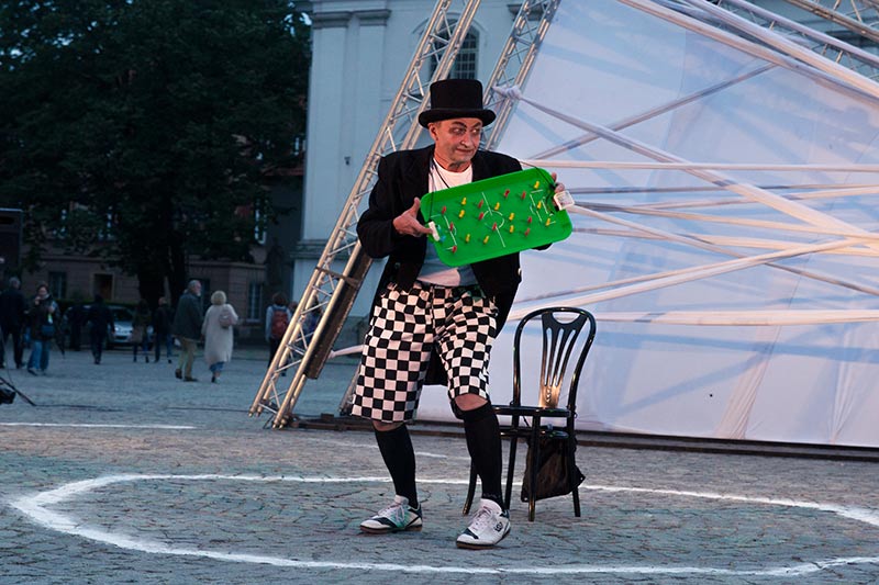 przedstawienie teatru ulicznego - sztuka Ulicy - Warszawa