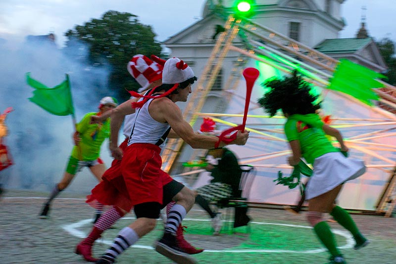 przedstawienie teatru ulicznego - sztuka Ulicy - Warszawa