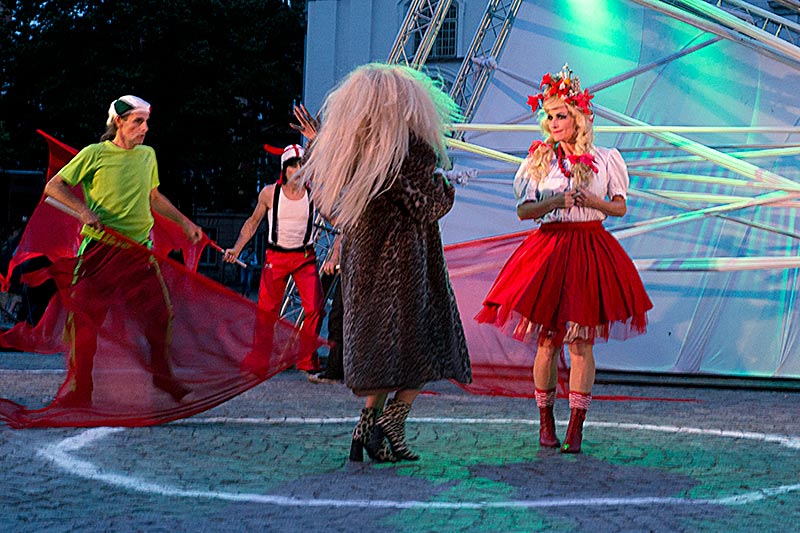 przedstawienie teatru ulicznego - sztuka Ulicy - Warszawa