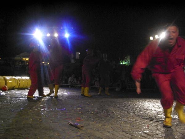 uliczny teatr Krzyk z przedstawieniem Nord Stream 